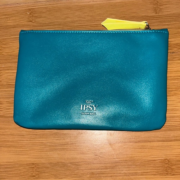 Bundle of variety of travel size skincare products and Ipsy bag - Picture 10 of 10